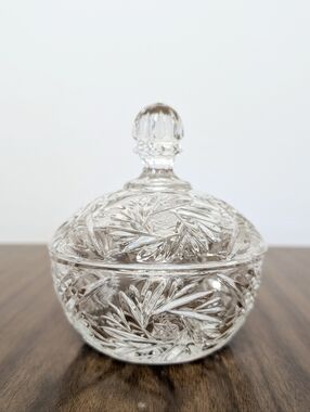 Liszt Pattern Cut Pinwheel Etched Star Crystal Candy Dish With Lid By Zajecar